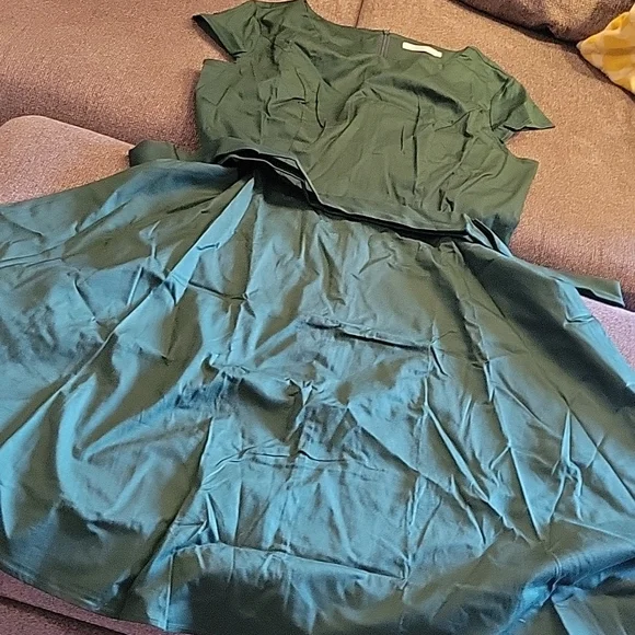 dark green swing dress Carmen Swing Dress in Dark Green – Glamour Bunny main image 1